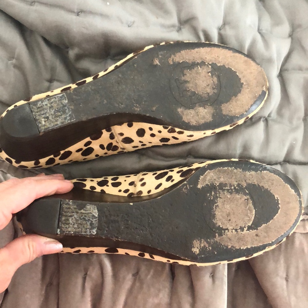 Size 8.5 Tory Burch wedge - Picture 4 of 4
